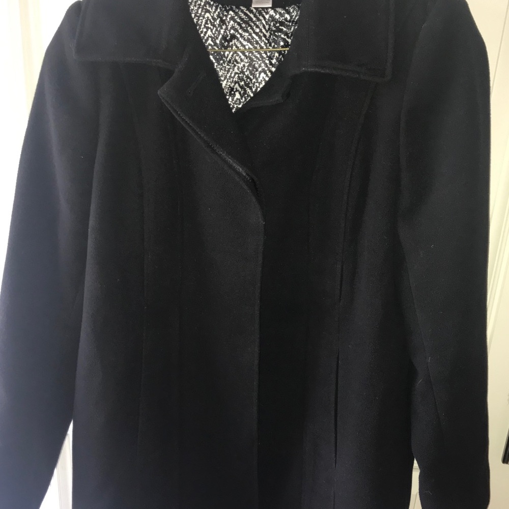 Like new maternity coat just dry cleaned !